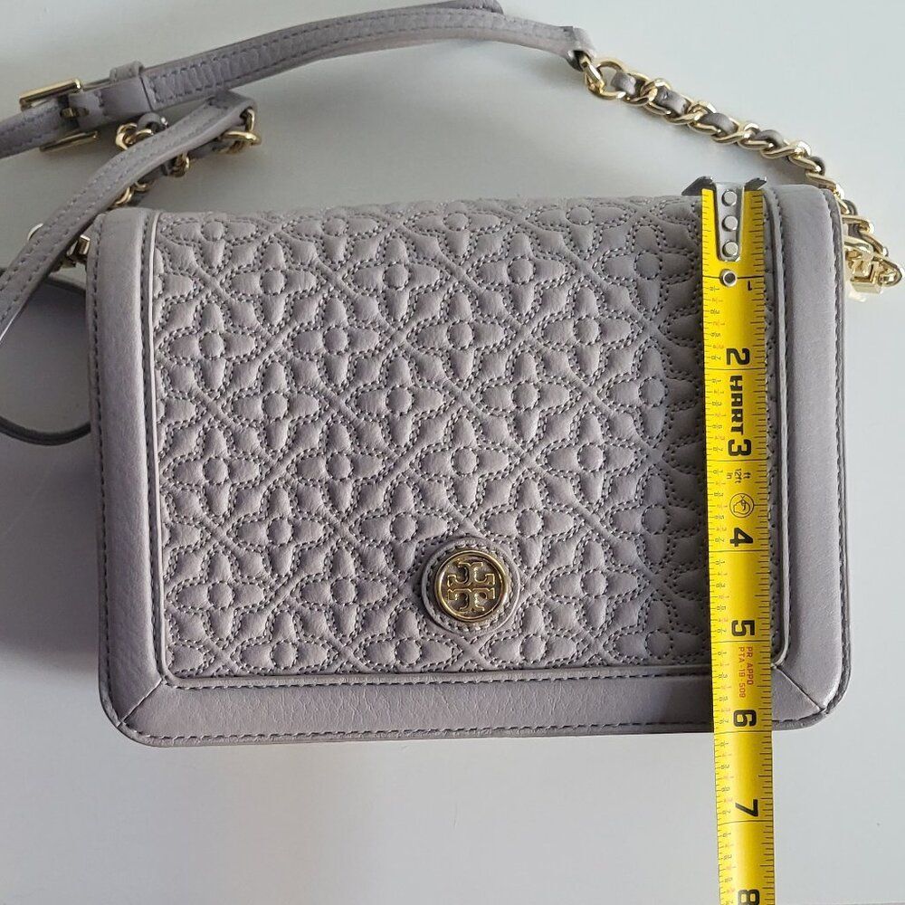 Tory Burch Women Bryant Quilted Crossbody Mercury Grey bag. - Picture 10 of 11